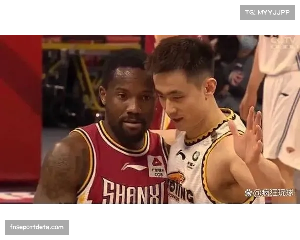前NBA防守教练抵达沈阳，与辽宁男篮教练组进行短期交流